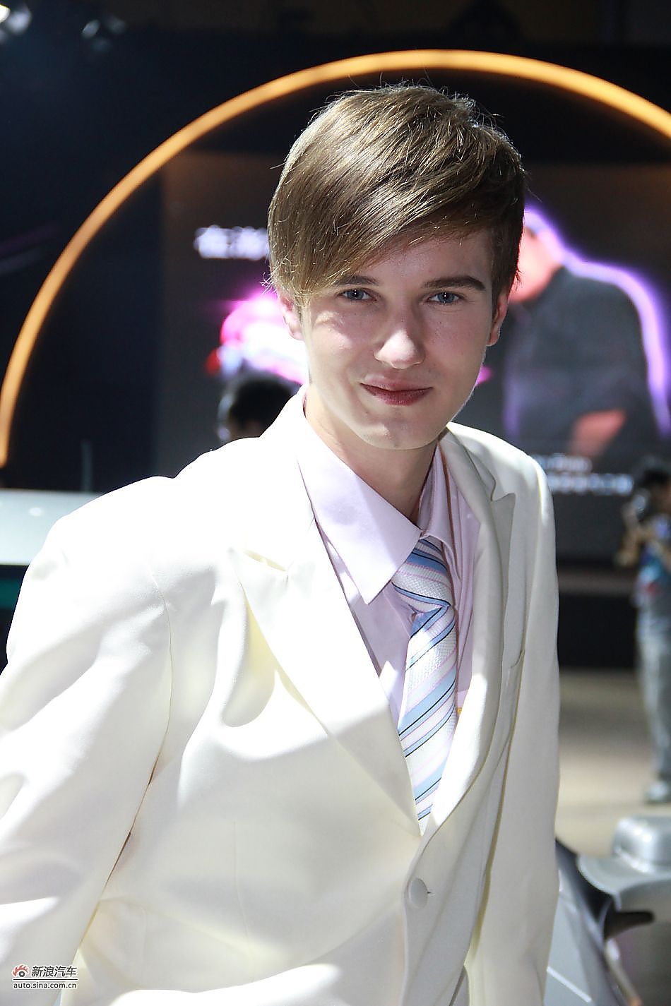 2011广州车展男模高清图集_10842881_汽车图