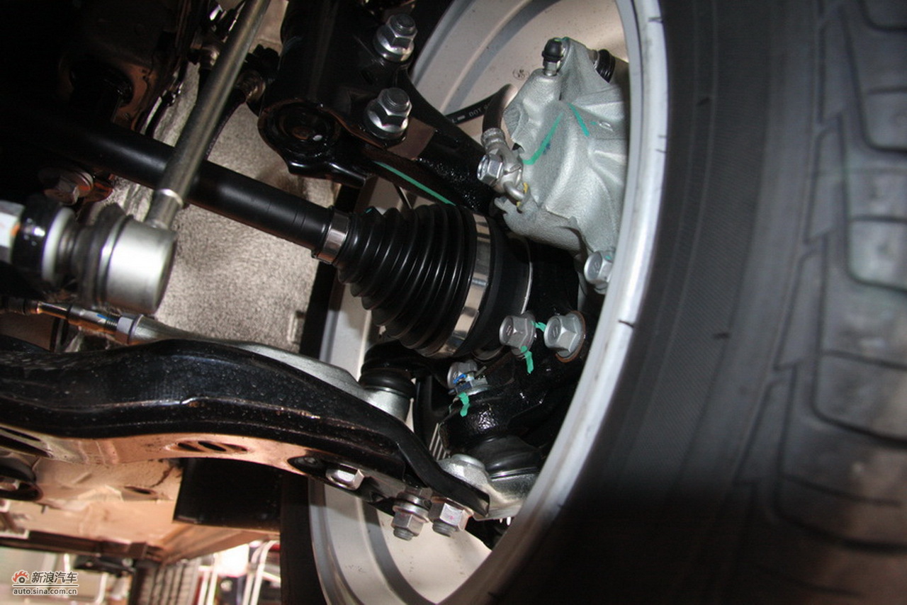 卡罗拉引擎底盘图片