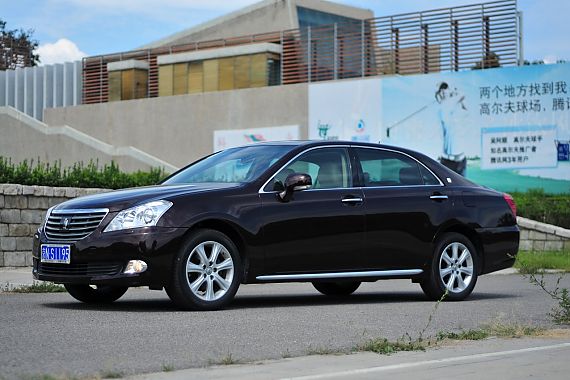 2011款皇冠现金优惠4万元 现车销售