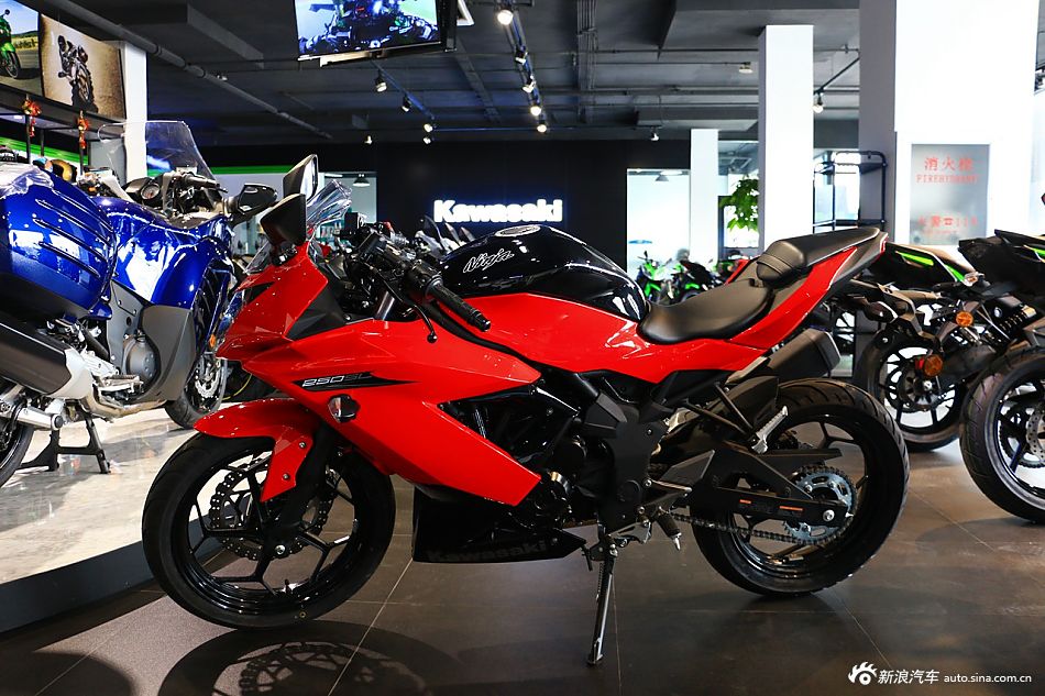 川崎Ninja250 SL到店实拍高清组图欣赏