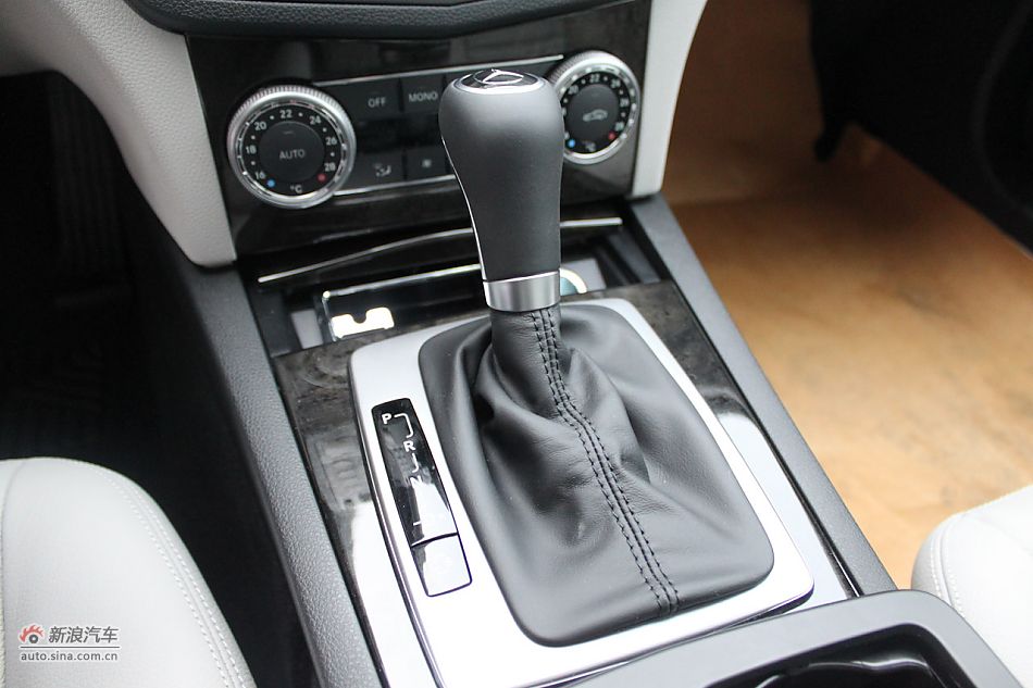 2010款奔驰C260 CGI_奔驰C级内饰功能图片2