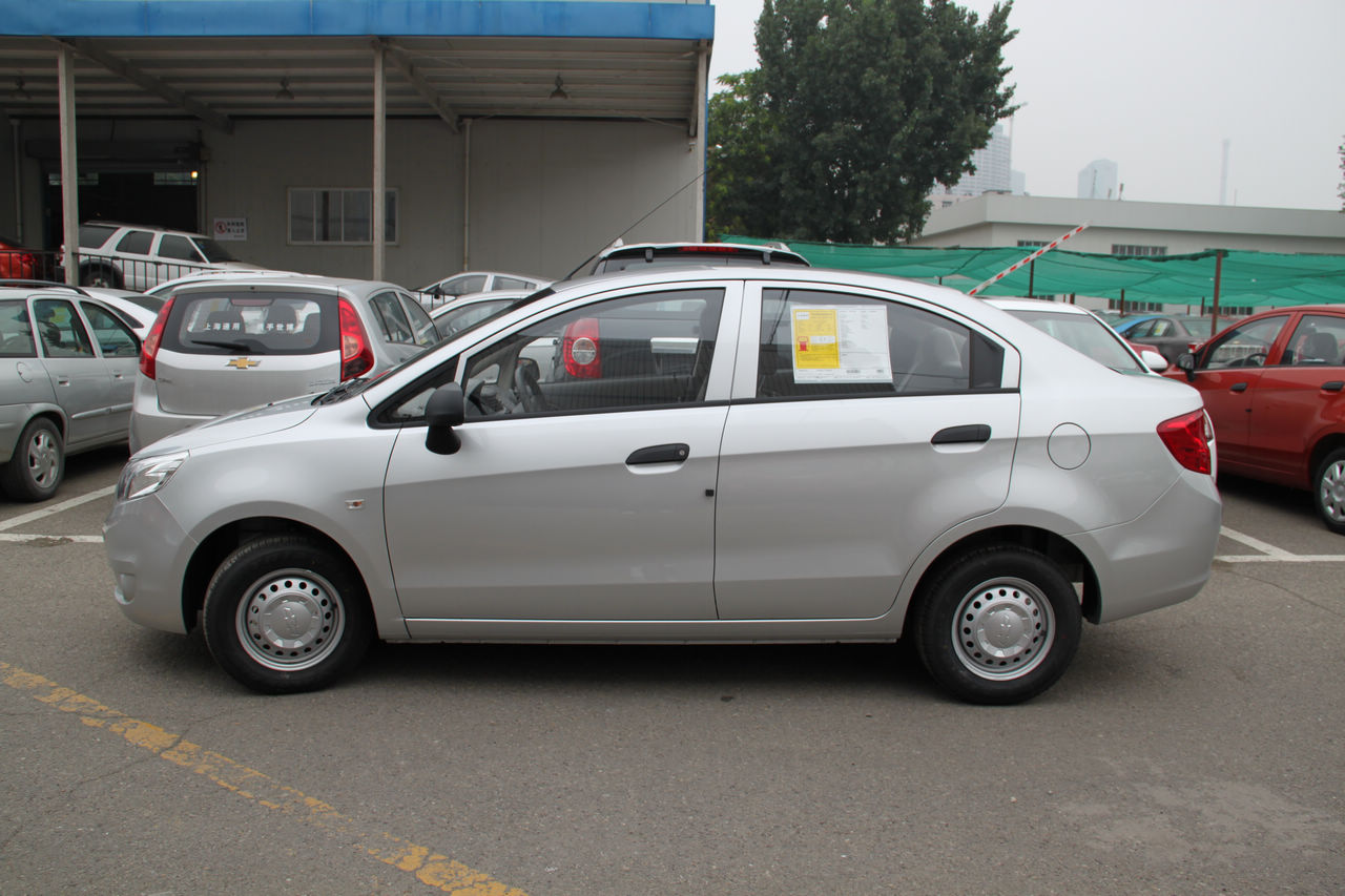 新赛欧三厢图片