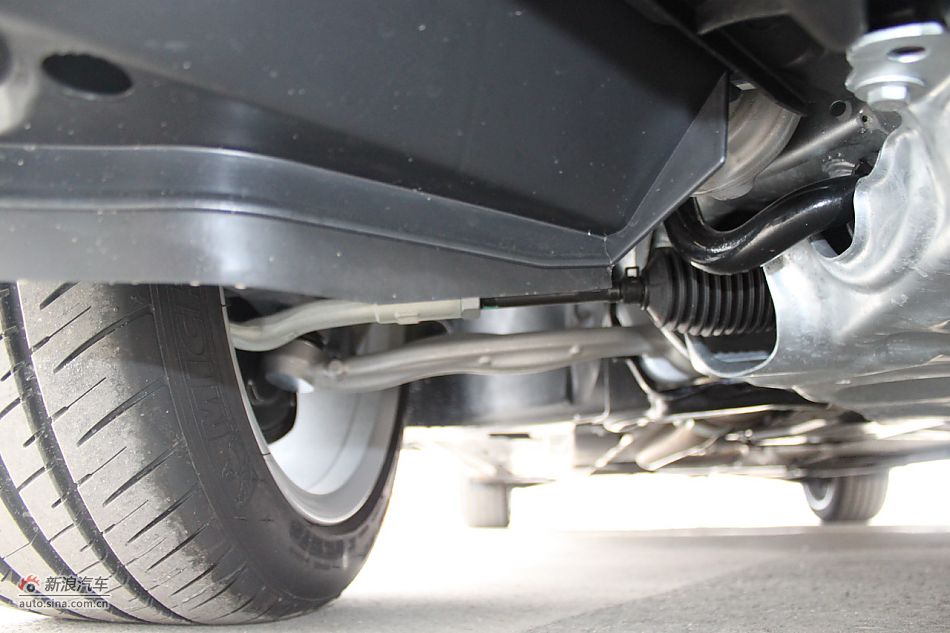 2010款奔驰C260 CGI_奔驰C级引擎底盘图片2