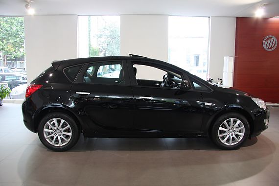 别克英朗XT沪上全系综合优惠1.3万元