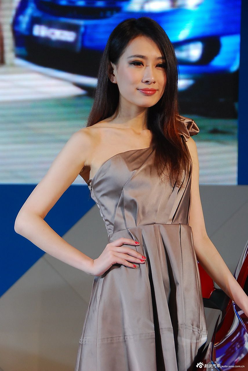 2012青岛车展美女高清图