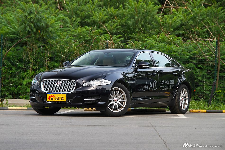 2015款捷豹XJL 2.0T两驱典雅商务版