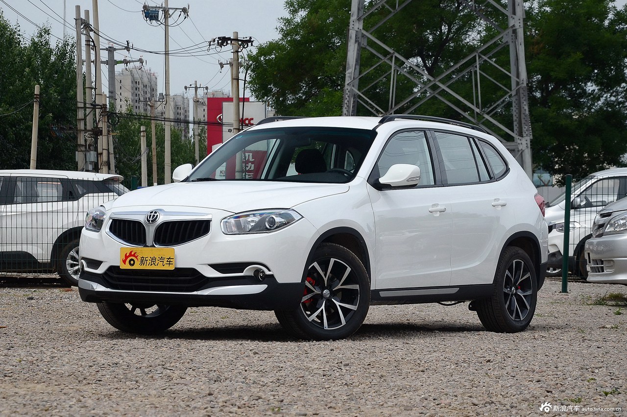 开哪款最有面 新款中华V5 PK 新款宝骏560