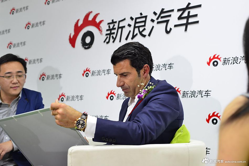 世界足球先生菲戈莅临新浪汽车展台_3996321