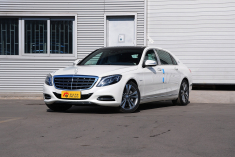 新浪汽车实拍梅赛德斯-迈巴赫S400