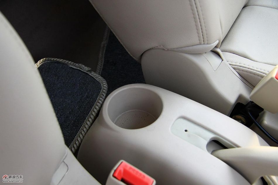 奇瑞风云2两厢内饰实拍图_风云2图片257314