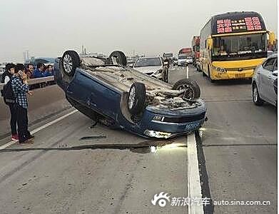 比亚迪撞飞朗逸竟不用赔钱?!