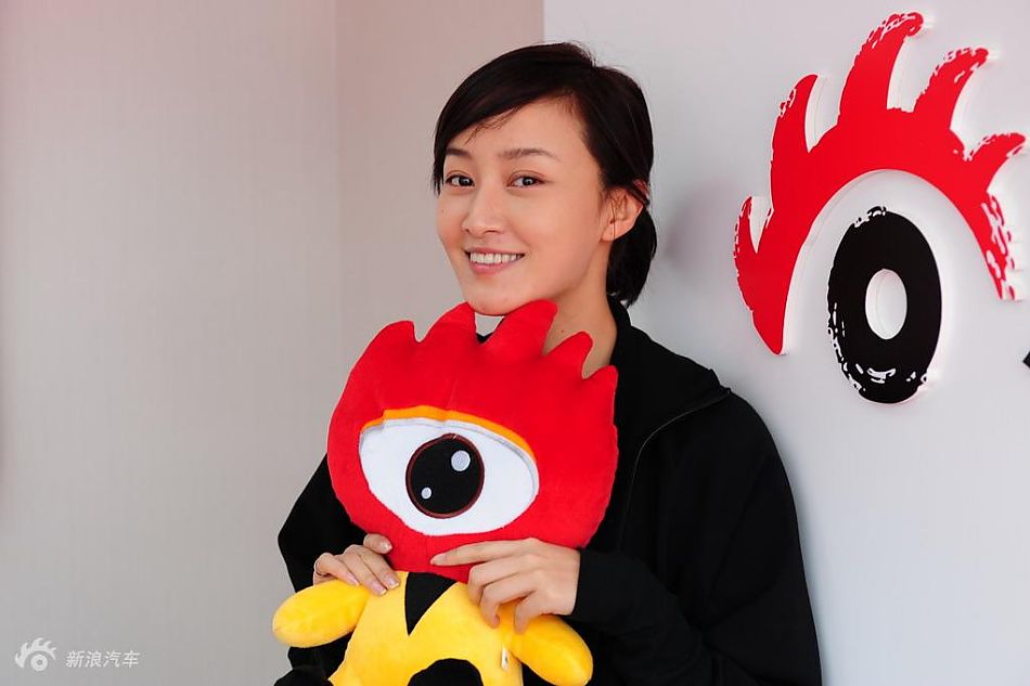 著名影星赵子琪光临新浪汽车展台_282234_汽