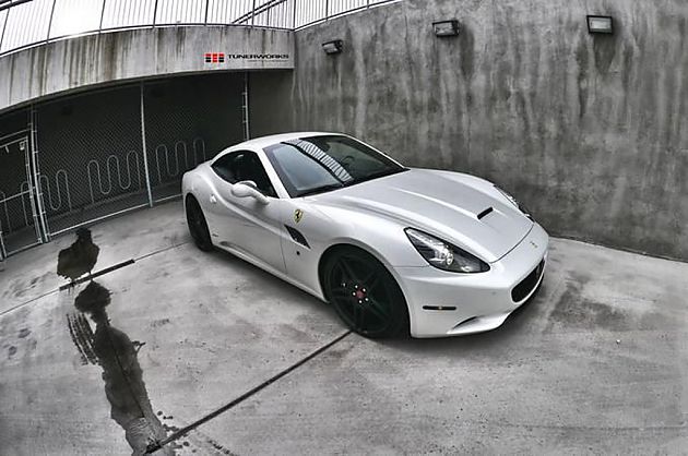 还远本色 法拉利加州改头换面