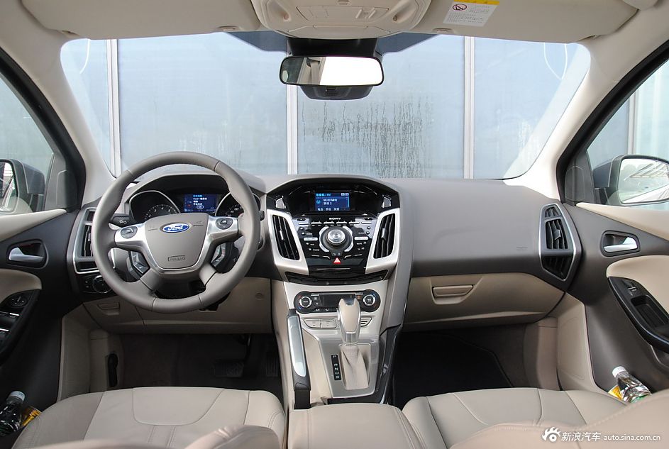 2012款福克斯三厢内饰功能_福克斯图片1482