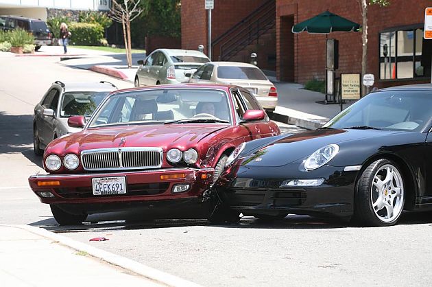 豪车出没请注意 那些摸不得的屁股们