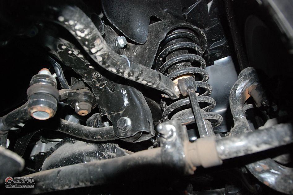 2011款吉普牧马人Sahara四门款_牧马人引擎底