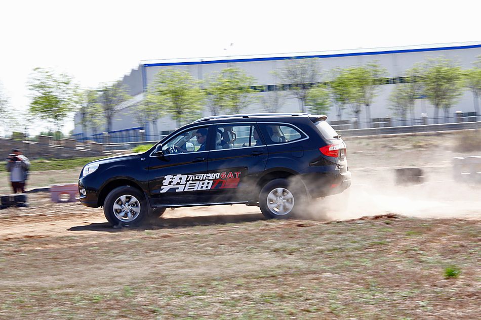 7座硬派越野SUV.试驾萨瓦纳