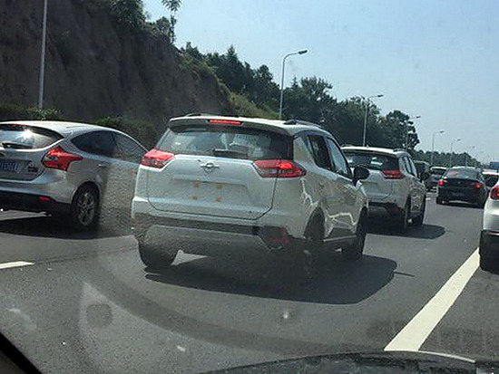 海马S3路试谍照曝光 造型独特