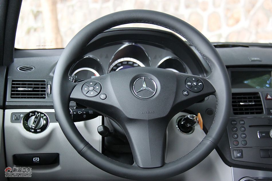 奔驰C200CGI旅行版内饰_奔驰C级-进口图片3