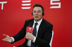 特斯拉正式进入中国 向首批车主交付MODEL S