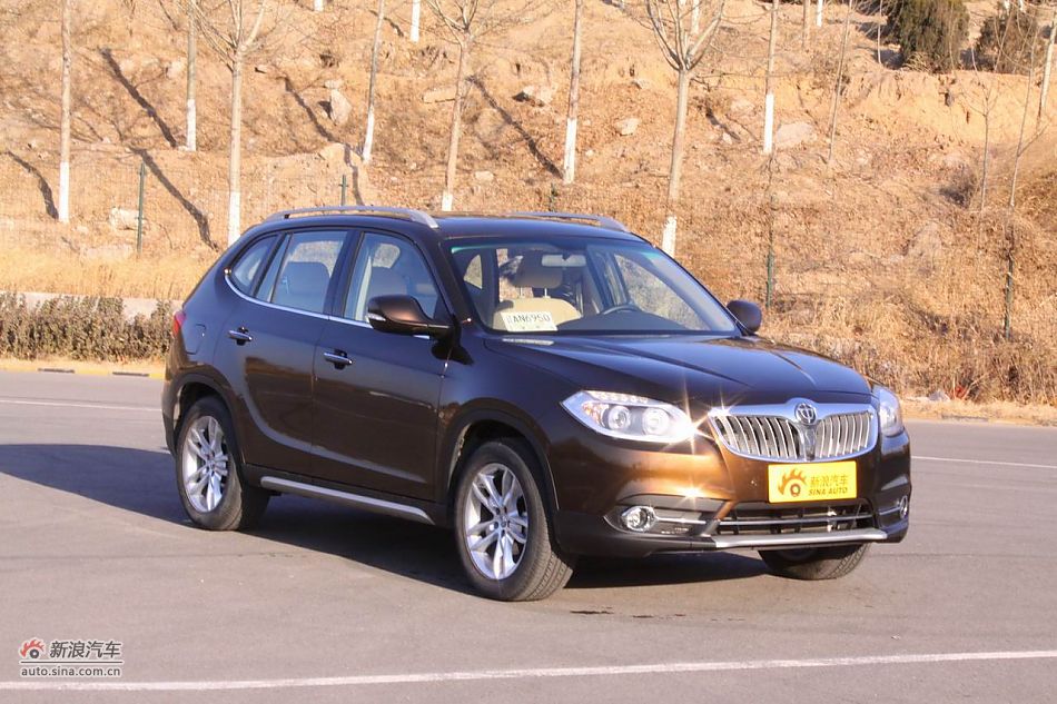 2012款华晨中华v5外观