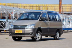 新浪汽车实拍2015款东风风行菱智M3