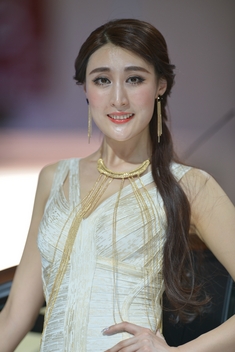 这么丑还出来当车模 你们家里人造吗？