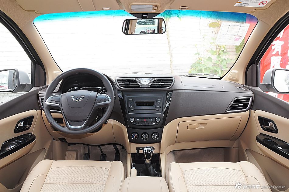 2015款五菱宏光S1 1.5L舒适型