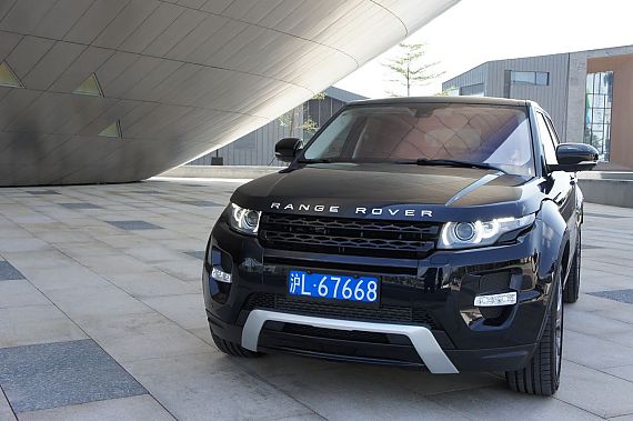 揽胜极光现金优惠2万元 现车销售