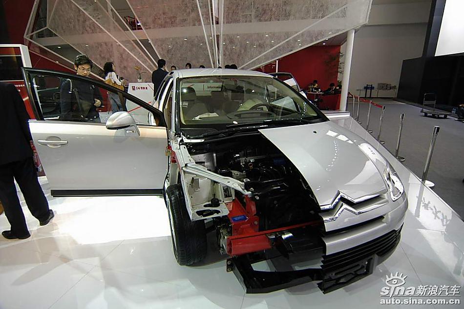 雪铁龙凯旋_凯旋引擎底盘图片73810