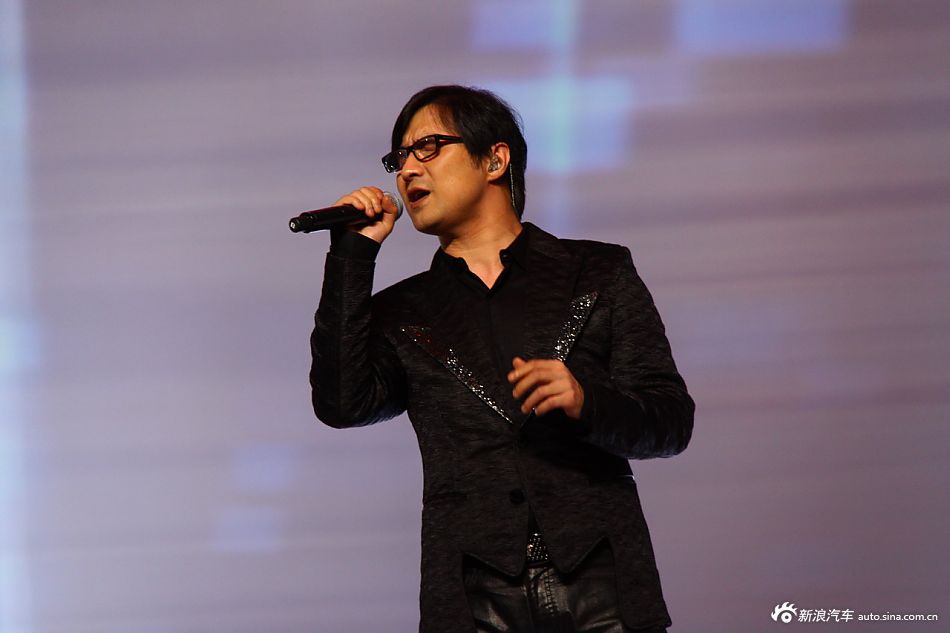 著名歌手汪峰现场演唱_凌派活动图片2862381