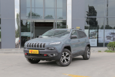 实拍2014款JEEP 自由光3.2L 高性能版