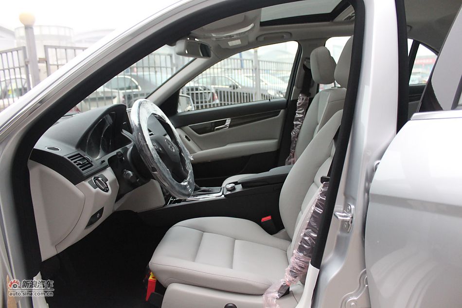 2010款奔驰C260 CGI_奔驰C级内饰功能图片2