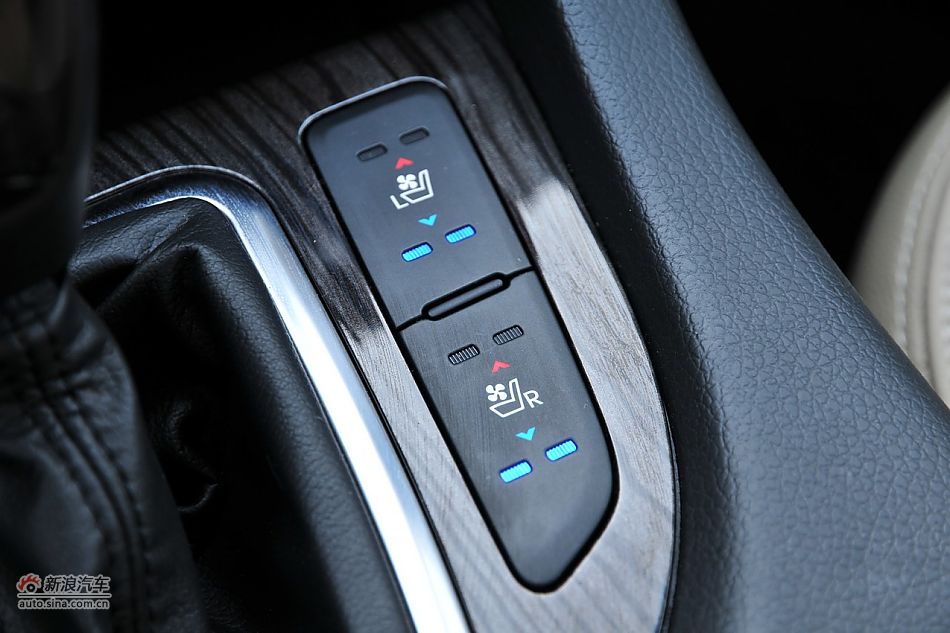 起亚K5内饰_K5图片2843995_汽车图库