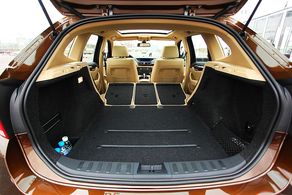 BMW X1 xDrive28i内饰图片_宝马X1-进口空间