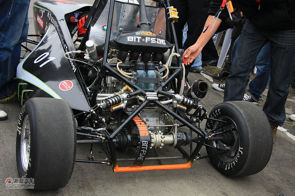 中国大学生方程式汽车大赛于上海f1赛车