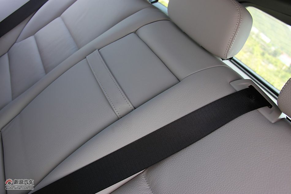 奔驰C200CGI旅行版内饰_奔驰C级-进口空间图