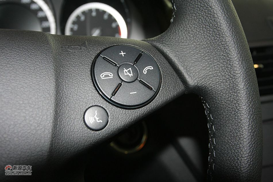 2010款奔驰C260 CGI_奔驰C级内饰功能图片2