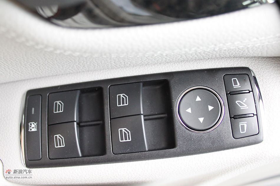 2010C260 CGI_C2034031