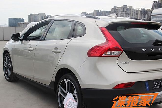 新款V40及V40跨界版实车曝光