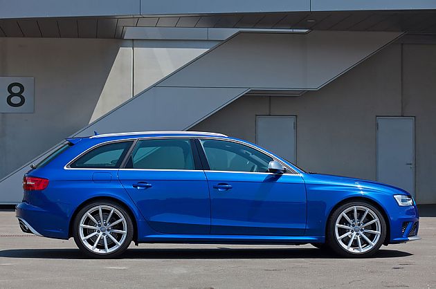 奥迪RS4 Avant上演彩蛋对战