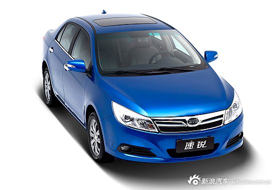 比亚迪速锐样车抵渝 百公里油耗6.5L