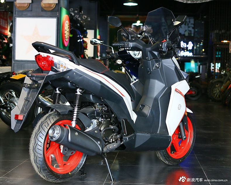 贝纳利利刃150个性踏板到店实拍组图赏