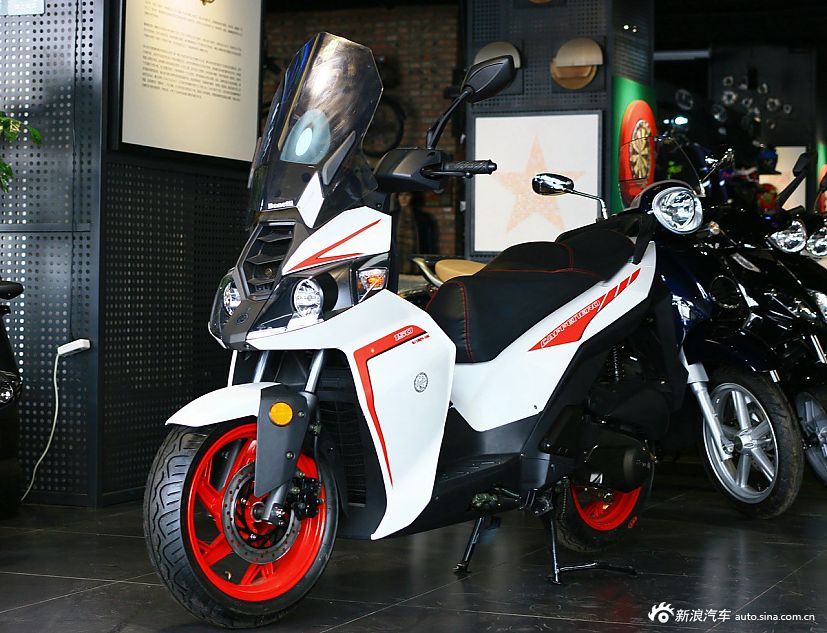 贝纳利利刃150个性踏板到店实拍组图赏