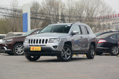 新浪汽车抢先实拍2015款JEEP指南者