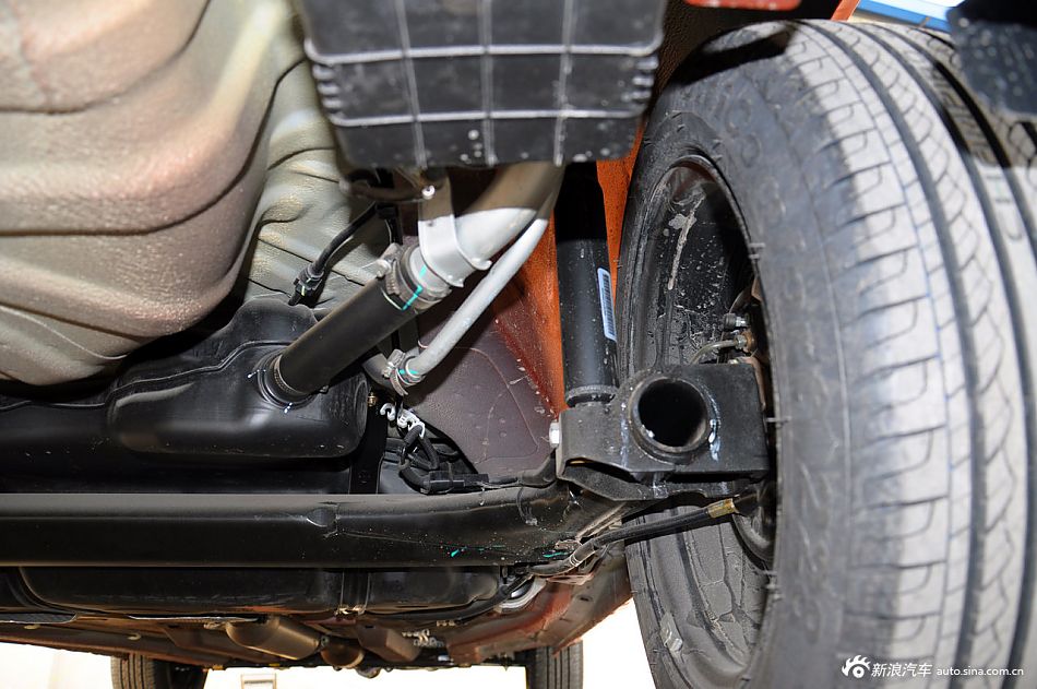 V3菱悦和风云2外观图片对比哪个好_V3菱悦和