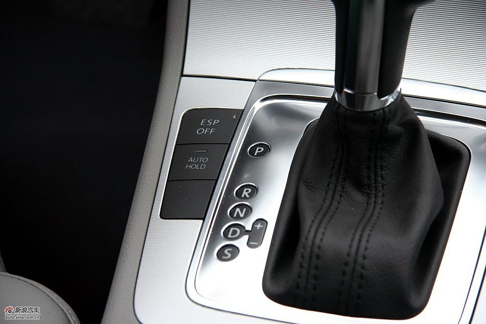 2011款迈腾2.0TSI内饰实拍_迈腾图片236403_