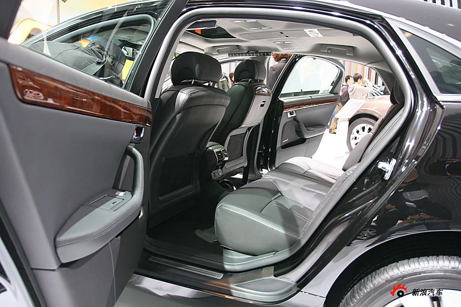 别克林荫大道_林荫大道车展图图片254308_汽