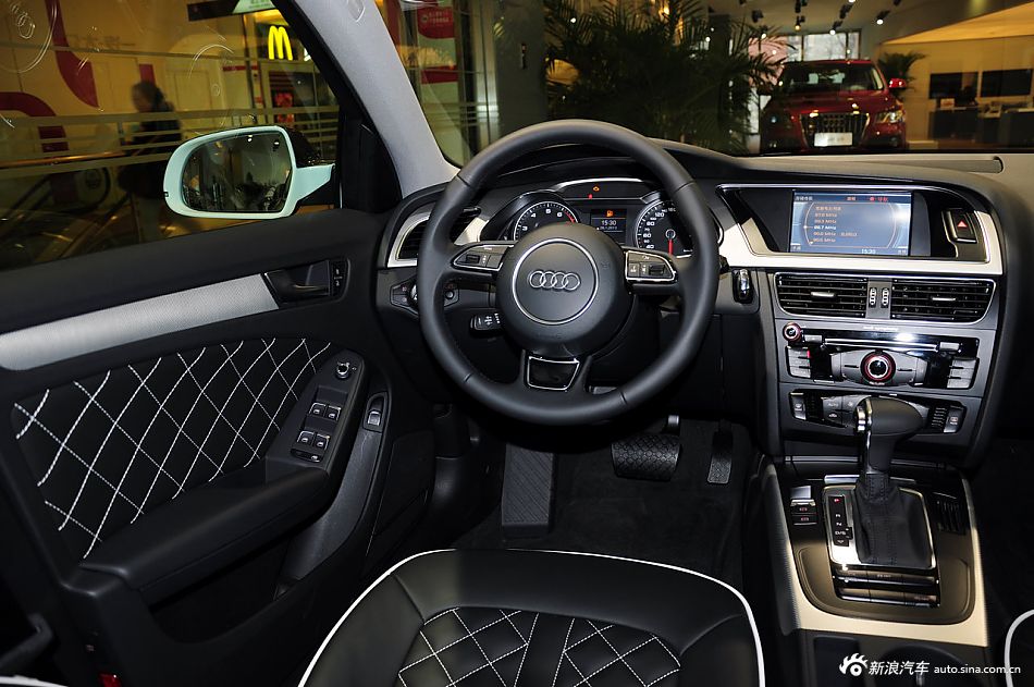 2013款奥迪A4L勒芒改装版实拍_奥迪A4L内饰