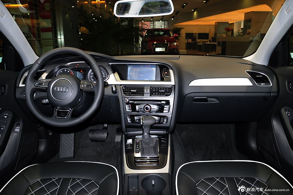 2013款奥迪A4L勒芒改装版实拍_奥迪A4L内饰